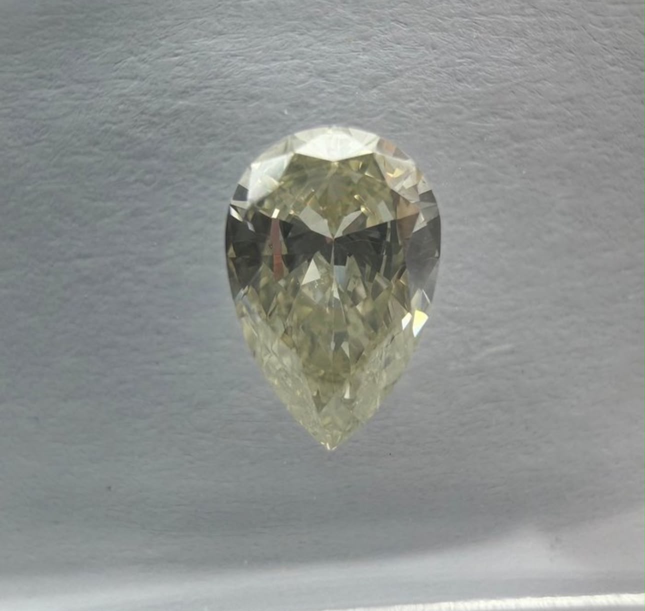 0,60 Karat Natürlicher Diamant Birnenschliff VS2 | IGI Zertifiziert
